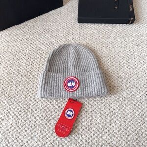 Canada Goose | Accessories | Canada Goose 0genuine Gray Knit  display picture 2